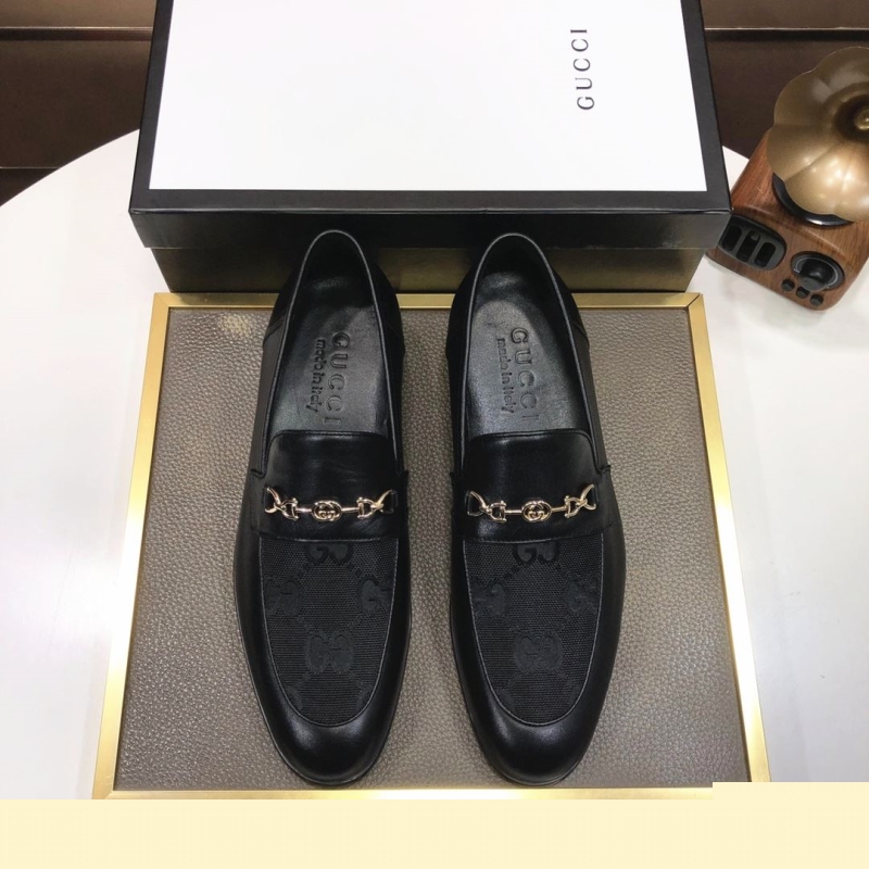 G*u*i leather shoes